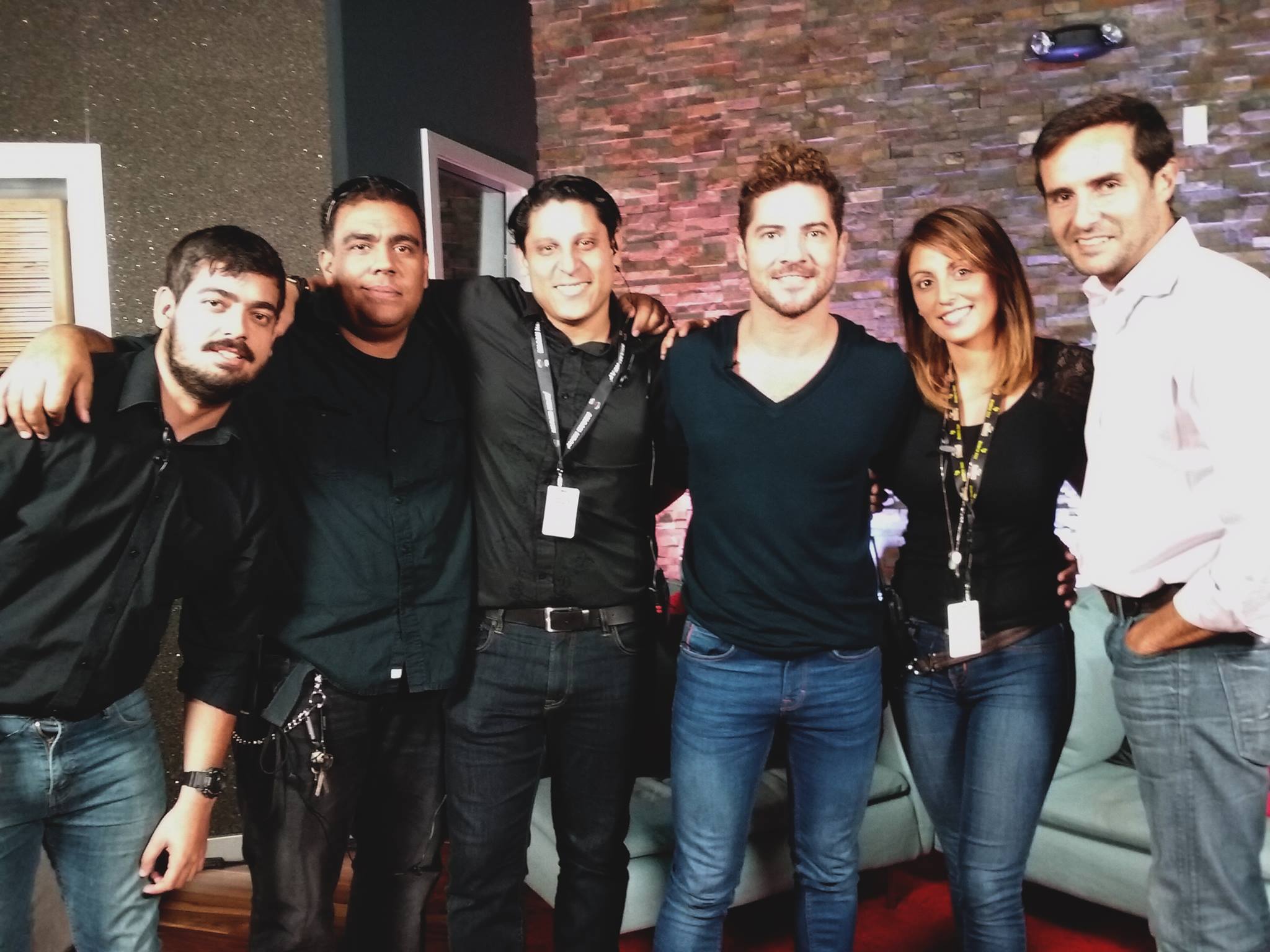 David Bisbal with NDA team behind the scenes