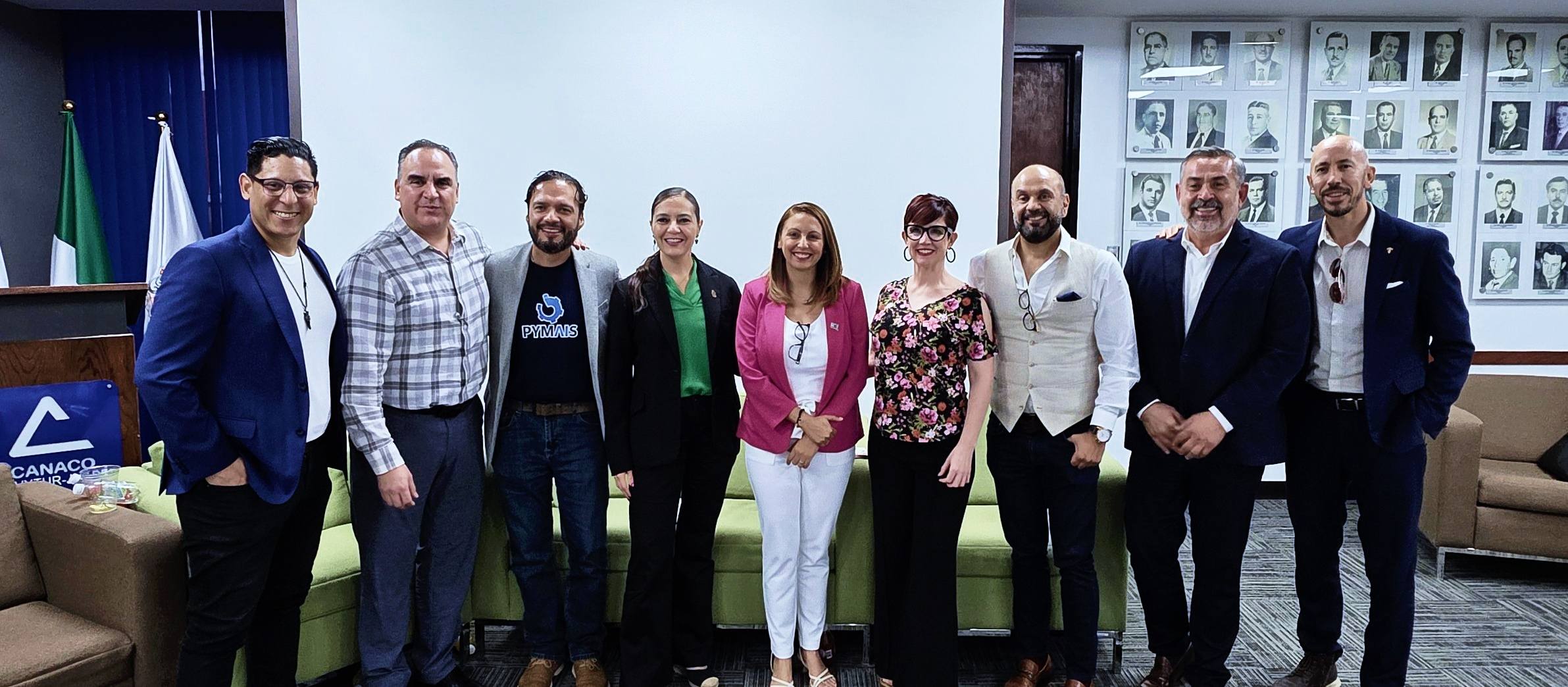 Speakers and organizers group photo at Foro IA para PYMES