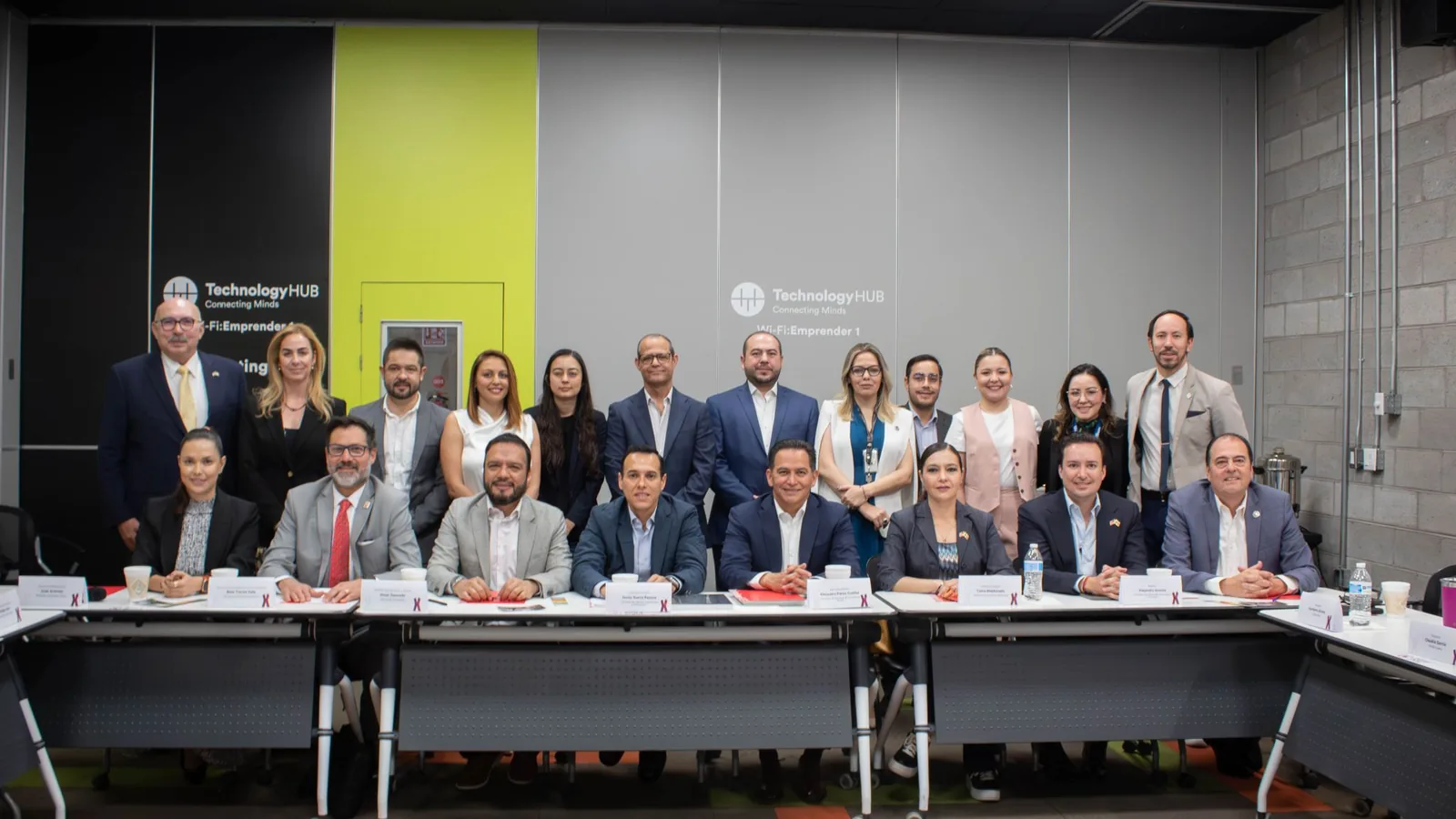 The whole table at the Smart Tech Alliance forum, Technology HUB